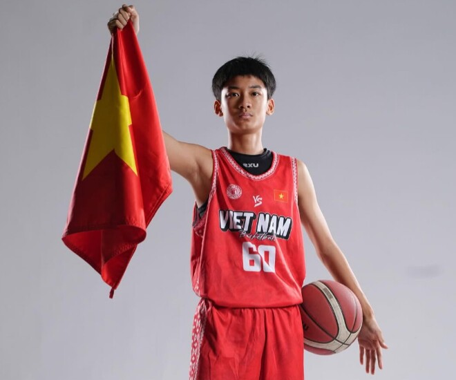 Con trai Lệ Quyên góp mặt vào đội tuyển U14 Việt Nam, chuẩn bị thi đấu giải bóng rổ tại Trung Quốc.