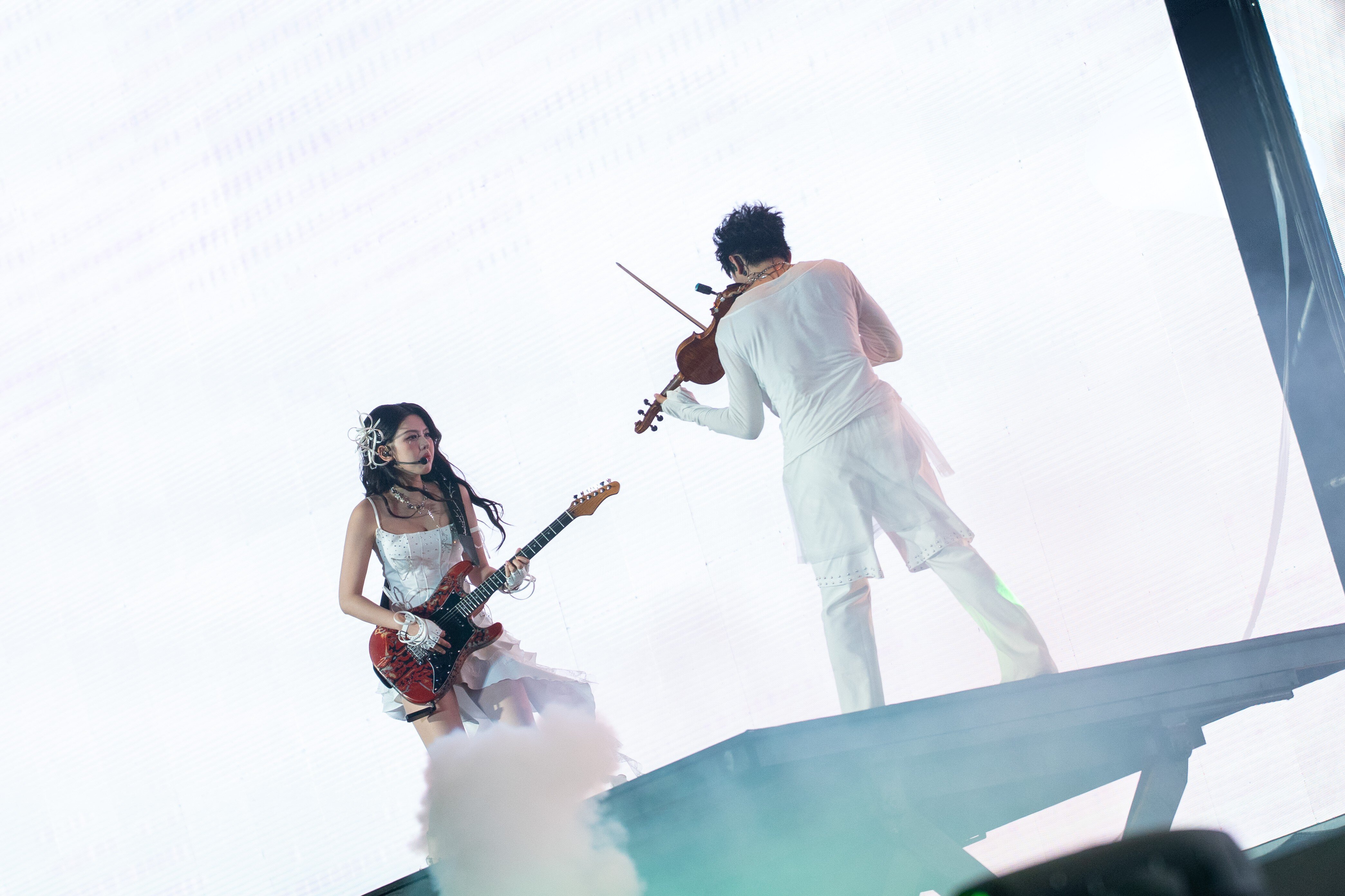 Loạt tiết mục lần đầu được trình diễn tại khuôn khổ concert của “vũ trụ say hi”.