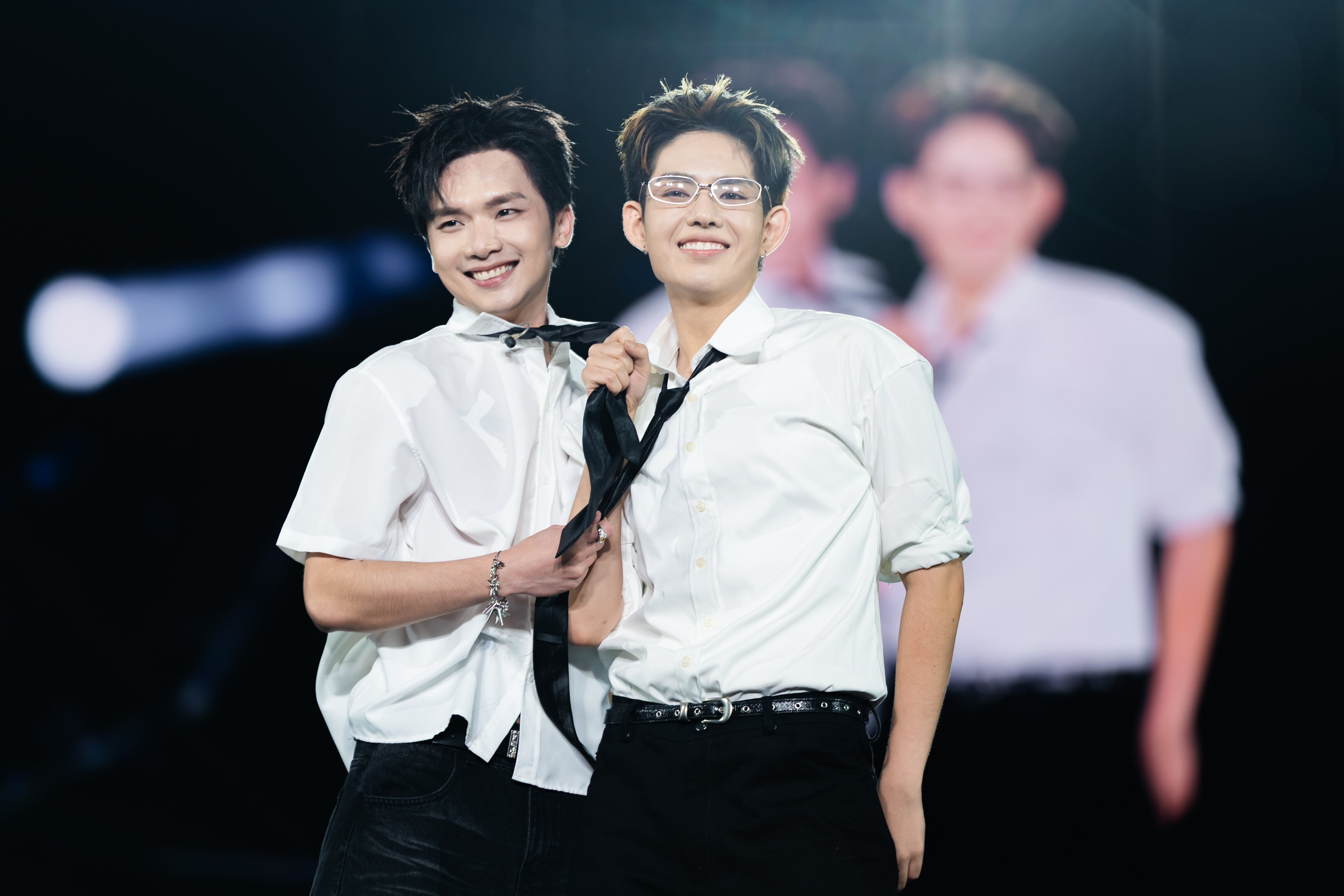Loạt tiết mục sôi động “đốt cháy” không khí concert.
