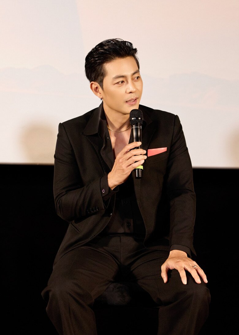 Nam diễn viên bật mí năm 18 tuổi anh từng yêu đơn phương 1 người, giống nhân vật trong phim.