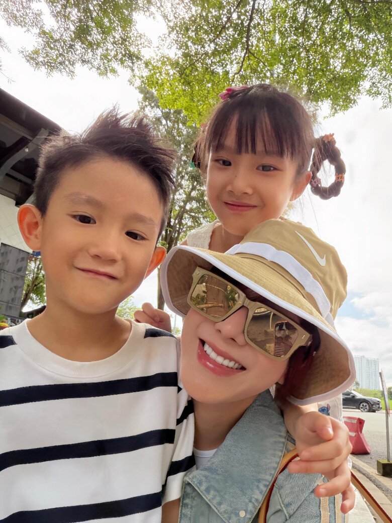 Diệp Lâm Anh đưa Boorin và B.Boy đi du lịch mỗi khi có thời gian rảnh.