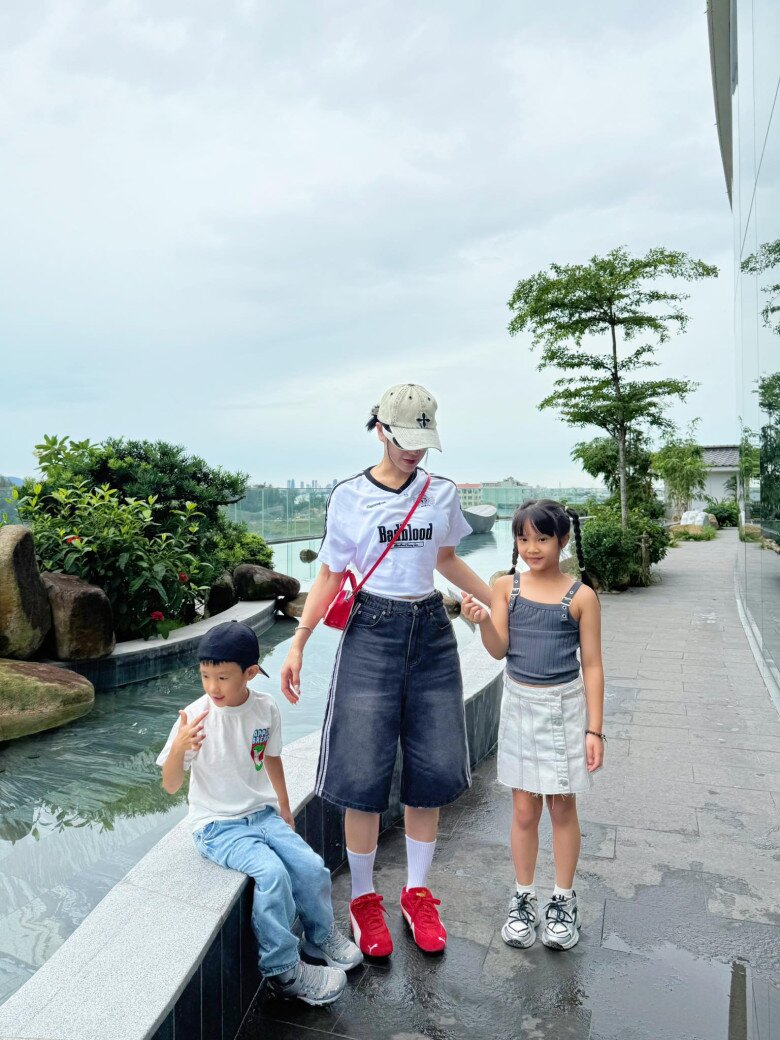 Diệp Lâm Anh tự hào vì 2 con ngoan ngoãn, hiểu chuyện.