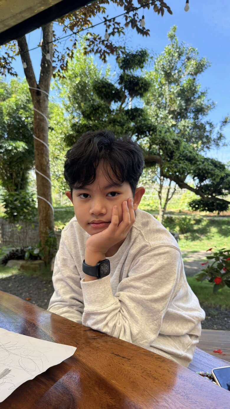 Con trai đầu lòng của cặp đôi - bé Kubi ngày càng điển trai.