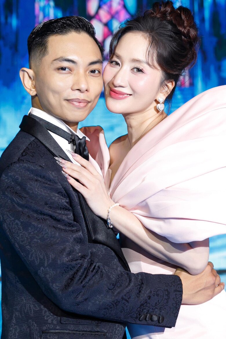 Khánh Thi và Phan Hiển là một trong những cặp đôi nổi tiếng của Vbiz.