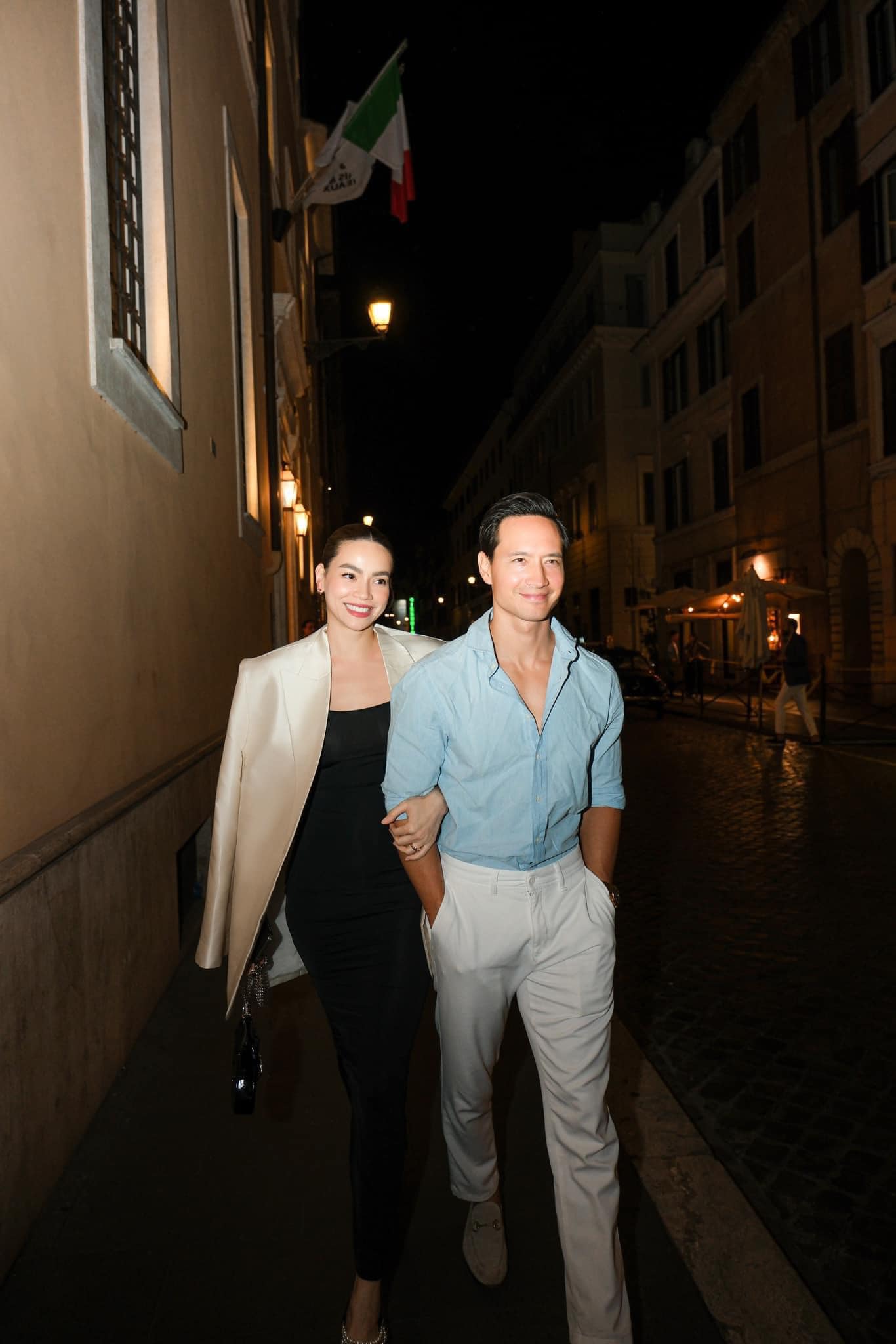 Kim Lý luôn là chỗ dựa vững chắc ủng hộ sự nghiệp của Hồ Ngọc Hà.