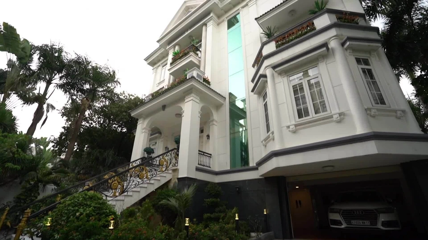 Biệt thự bề thế của vợ chồng Hoa hậu Diệu Hoa tại TP.HCM.