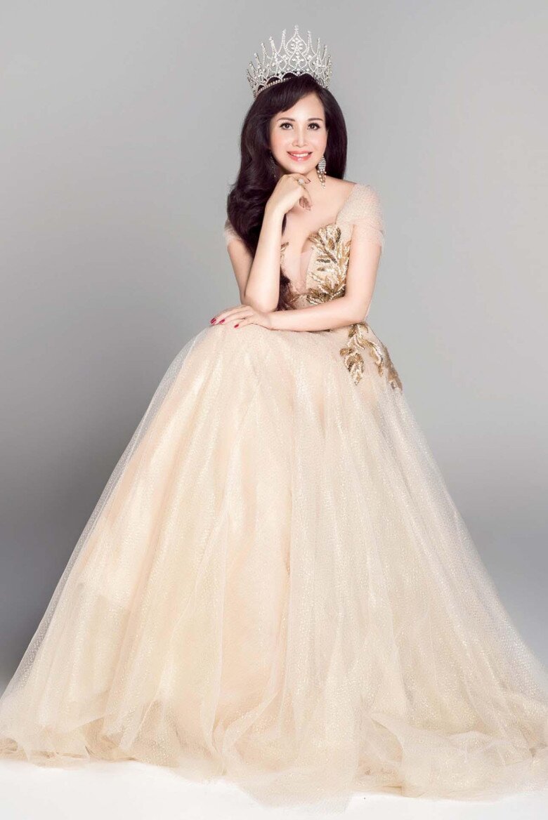 Hoa hậu Diệu Hoa sở hữu học vấn “khủng”, thông thạo nhiều thứ tiếng.