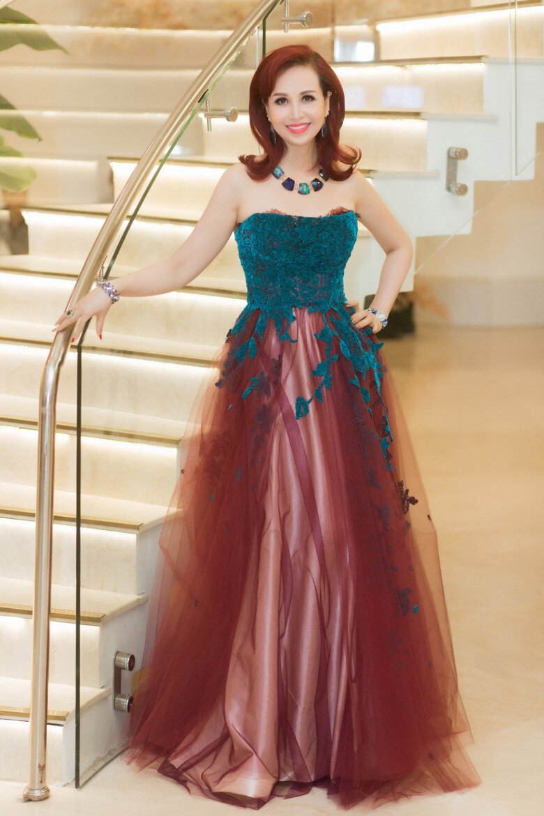 Hoa hậu Diệu Hoa là hậu duệ của quan Thượng thư triều đình Huế.