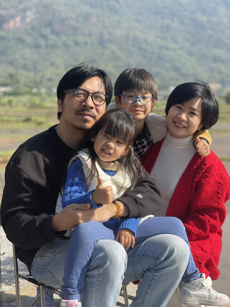 “Giáo sư Xoay” và vợ có 2 con đủ nếp đủ tẻ.