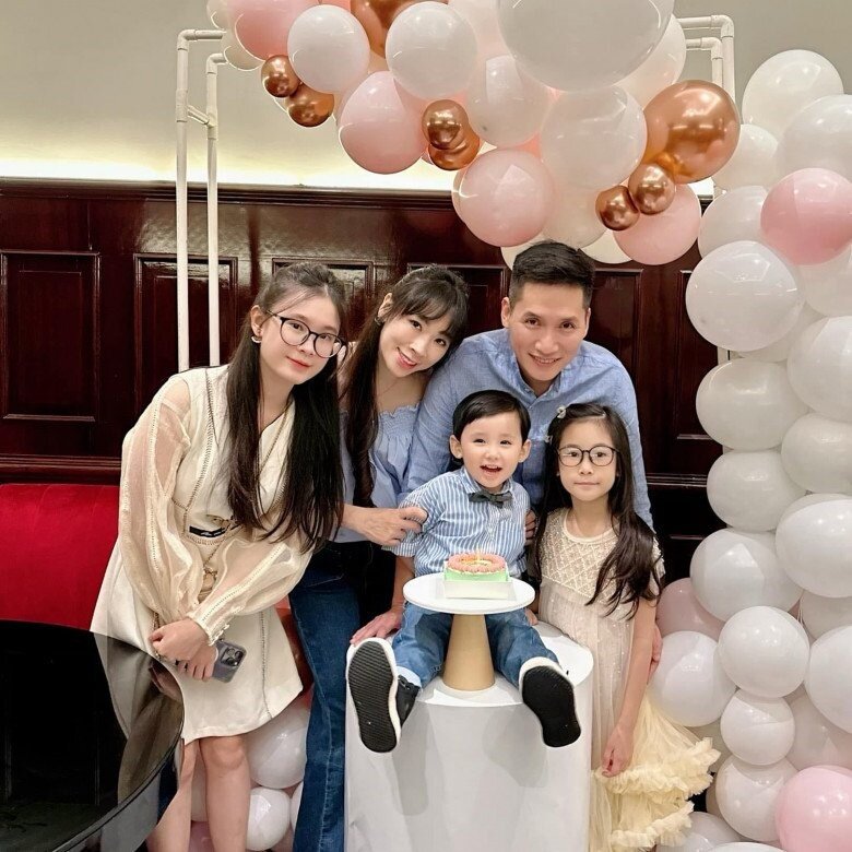 Tổ ấm kín tiếng của Quốc Khánh và bà xã xinh đẹp.