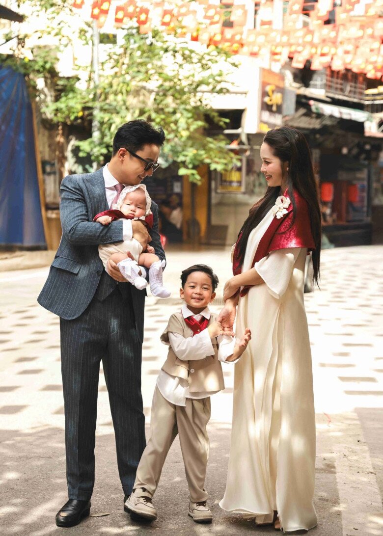 Gia đình hạnh phúc của BTV Sơn Lâm.