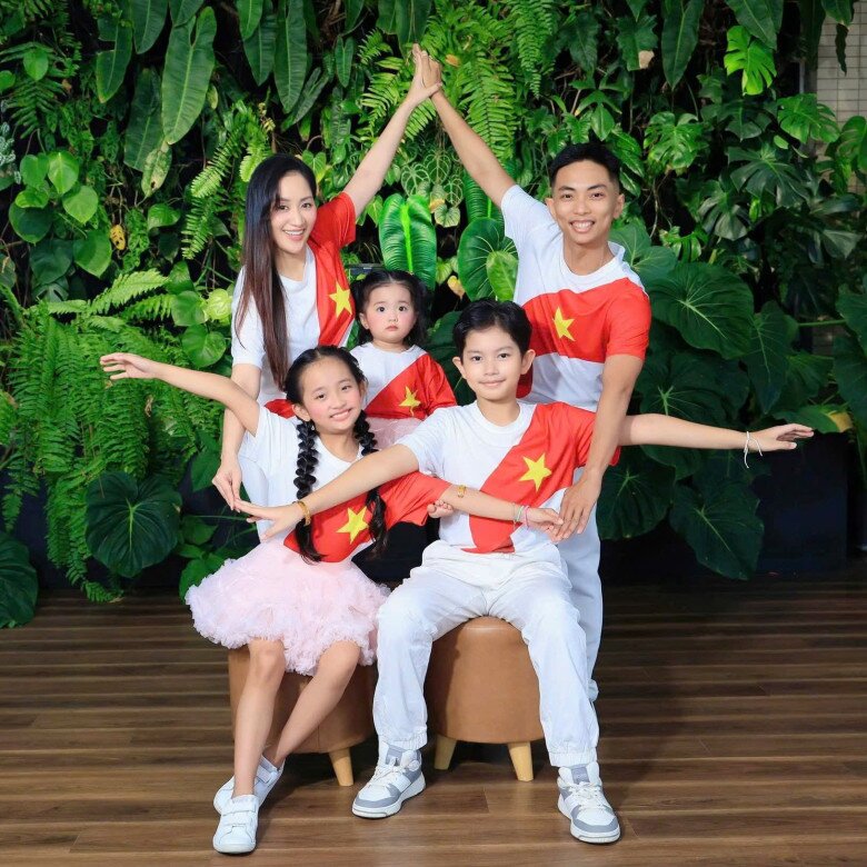 Khánh Thi và Phan Hiển hạn chế khen con dù các bé có thành tích tốt.