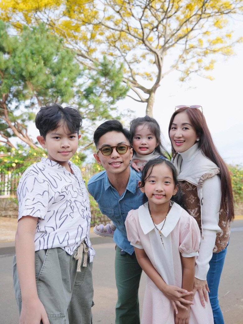 Khánh Thi sẵn sàng sinh thêm con cho Phan Hiển dù hiện tại đã ở độ tuổi U50.