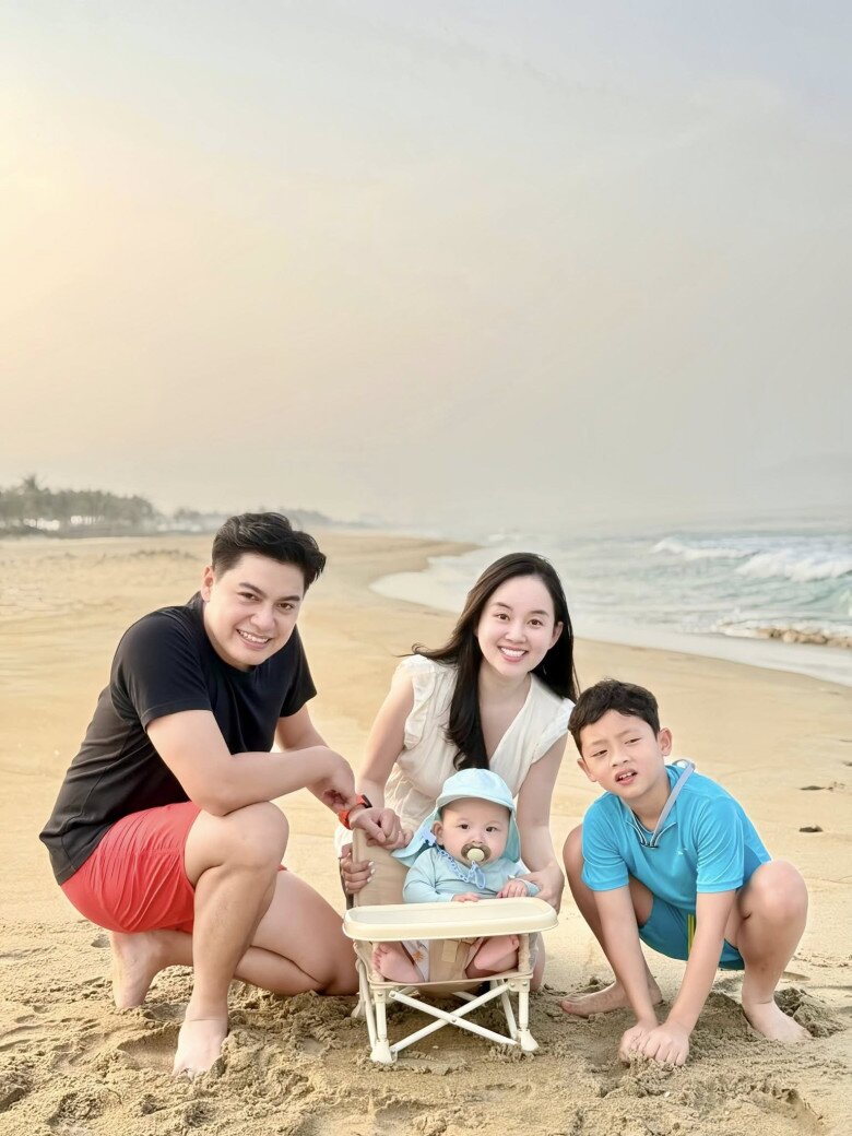 Gia đình hạnh phúc của Ly Kute bên ông xã Ngọc Sơn.