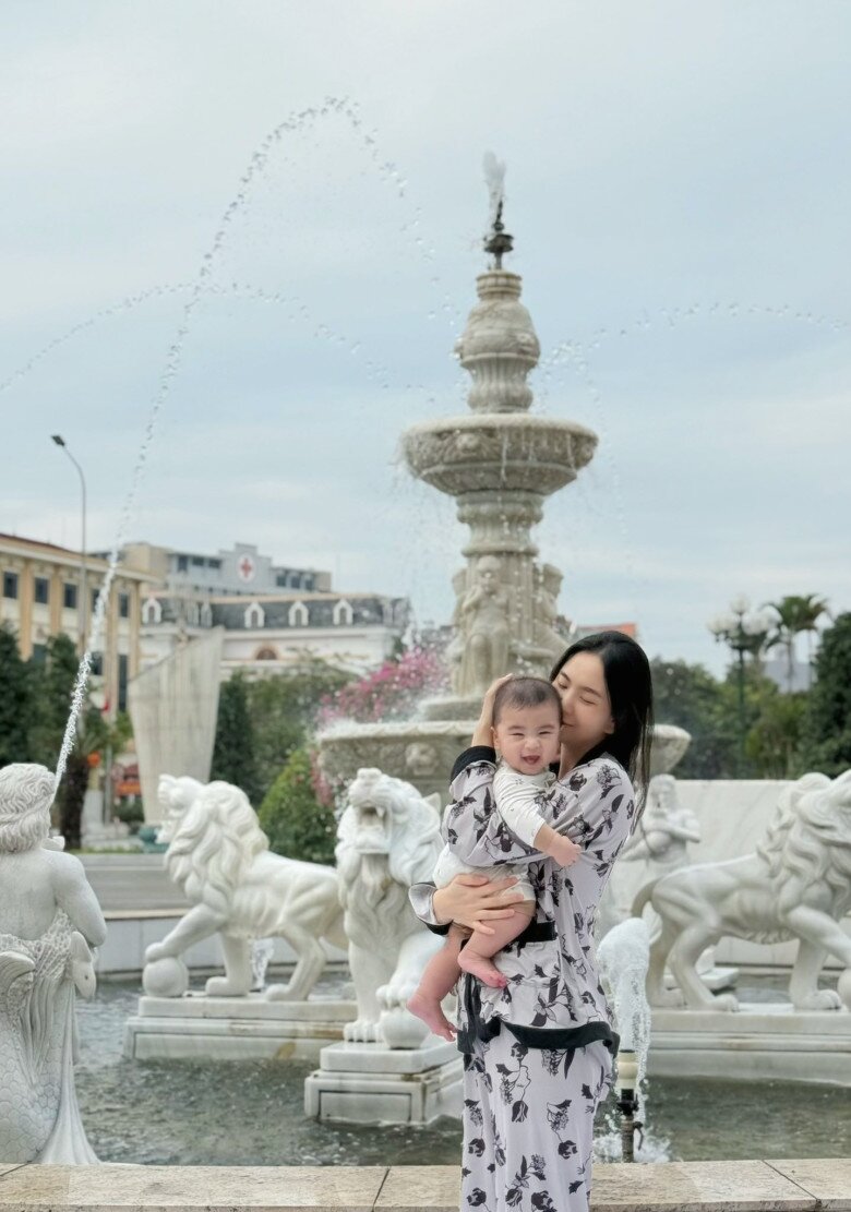 Bé Panda phát triển vượt trội so với bạn cùng trang lứa, được bác sĩ khen ngợi.