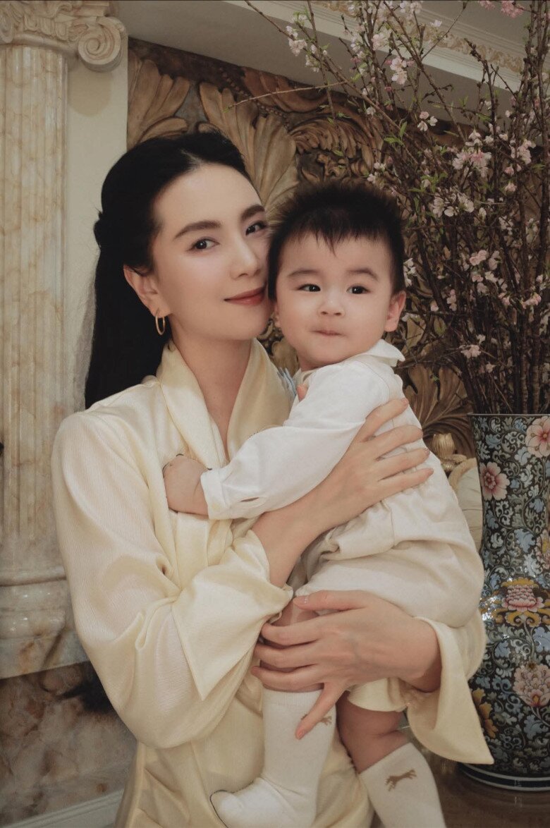 Nữ MC nhắn nhủ đến con trai nhiều lời ngọt ngào trong sinh nhật đặc biệt của mình.