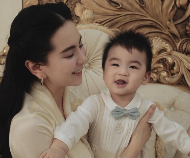 MC Mai Ngọc xúc động khi lần đầu đón sinh nhật bên quý tử.