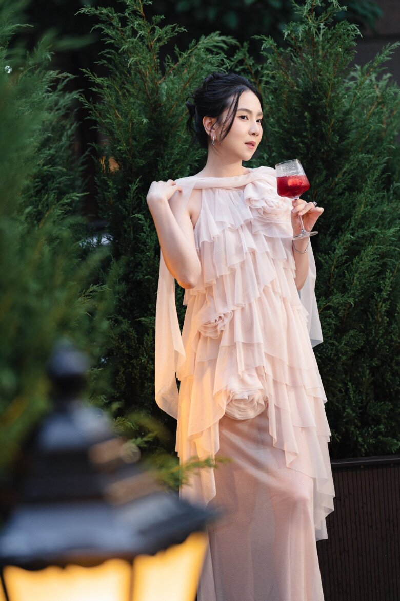 Nhan sắc chuẩn “gái một con trông mòn con mắt” của MC Mai Ngọc.