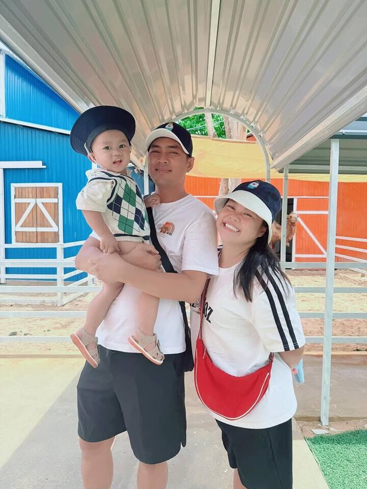 Gia đình hạnh phúc của Ngọc Hoa, con trai đầu lòng của nữ diễn viên cực đáng yêu.