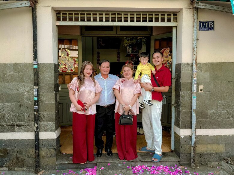 Ngọc Hoa tận hưởng niềm vui ngày đầu năm mới bên gia đình dù bận rộn ra mắt phim mới.