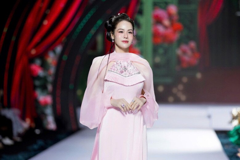 Nhật Kim Anh muốn sống hết mình với đam mê nghệ thuật.