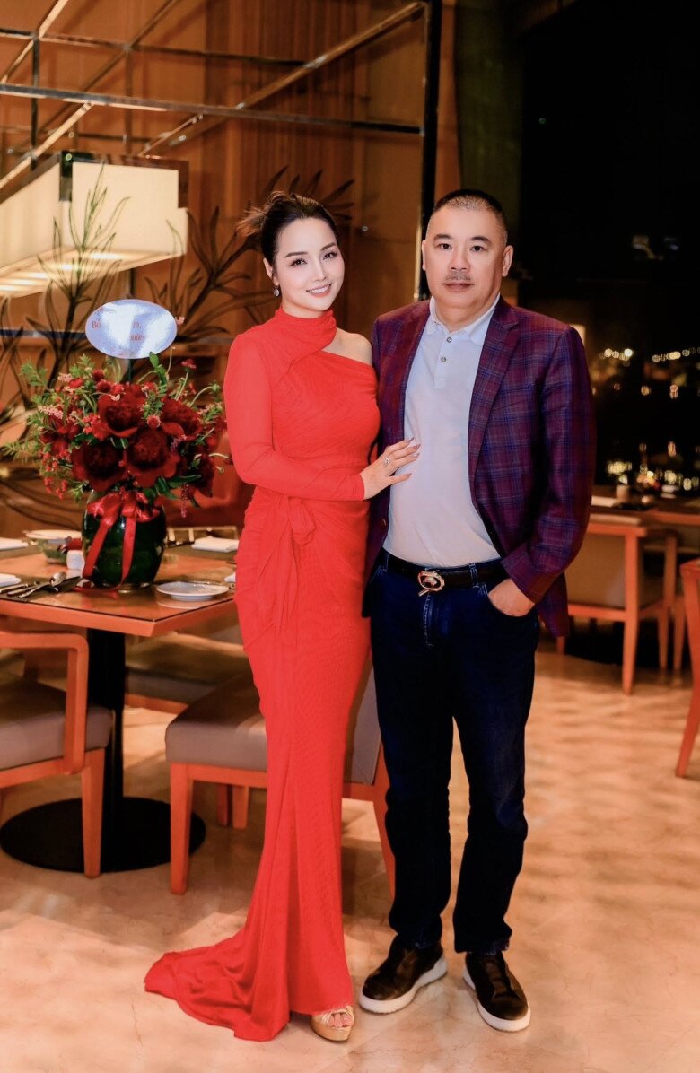 Mai Thu Huyền có cuộc sống hạnh phúc bên chồng là mối tình đầu.