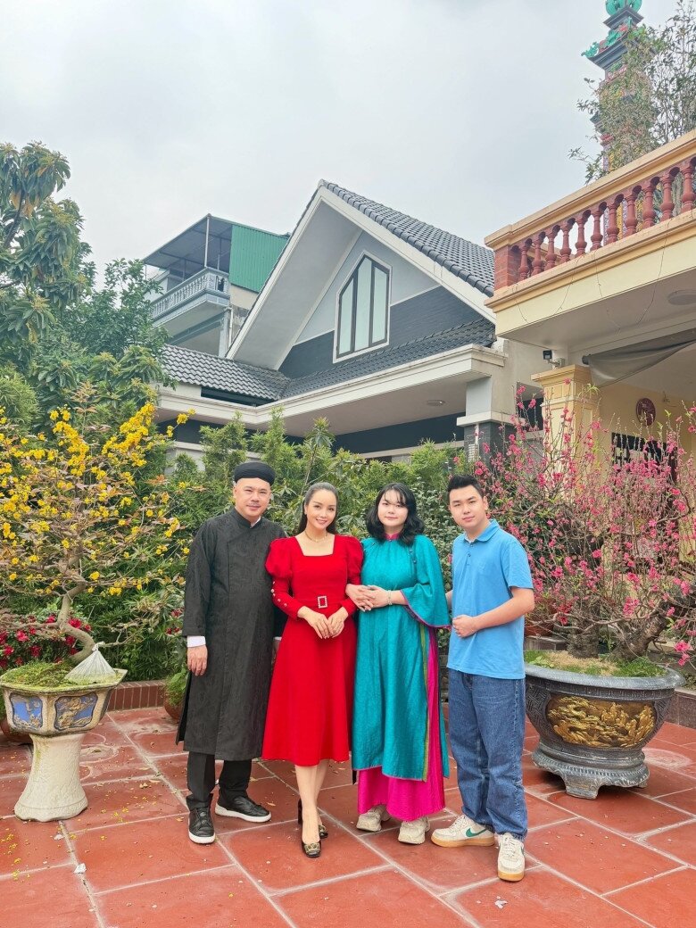 Gia đình hạnh phúc của Mai Thu Huyền và ông xã doanh nhân.
