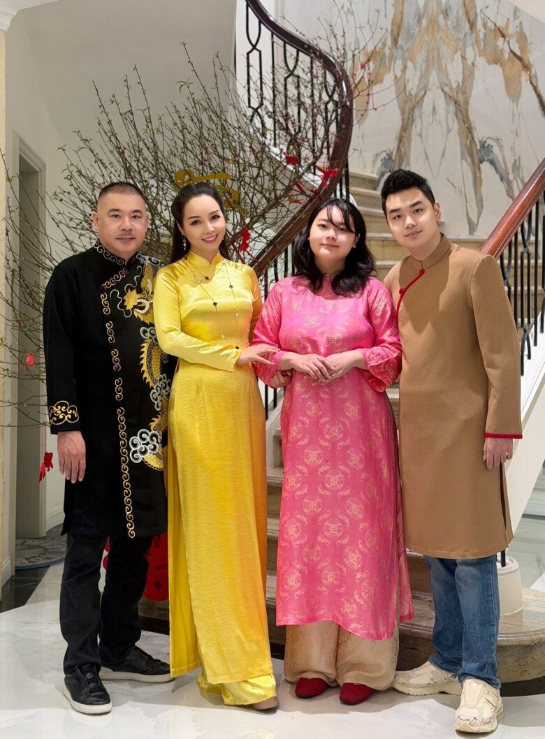 Các con của Mai Thu Huyền đều đang ở độ tuổi trưởng thành.