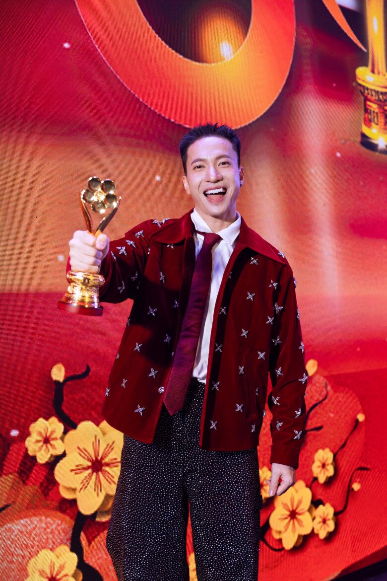 S.T Sơn Thạch là nam nghệ sĩ đa tài của làng giải trí Việt.