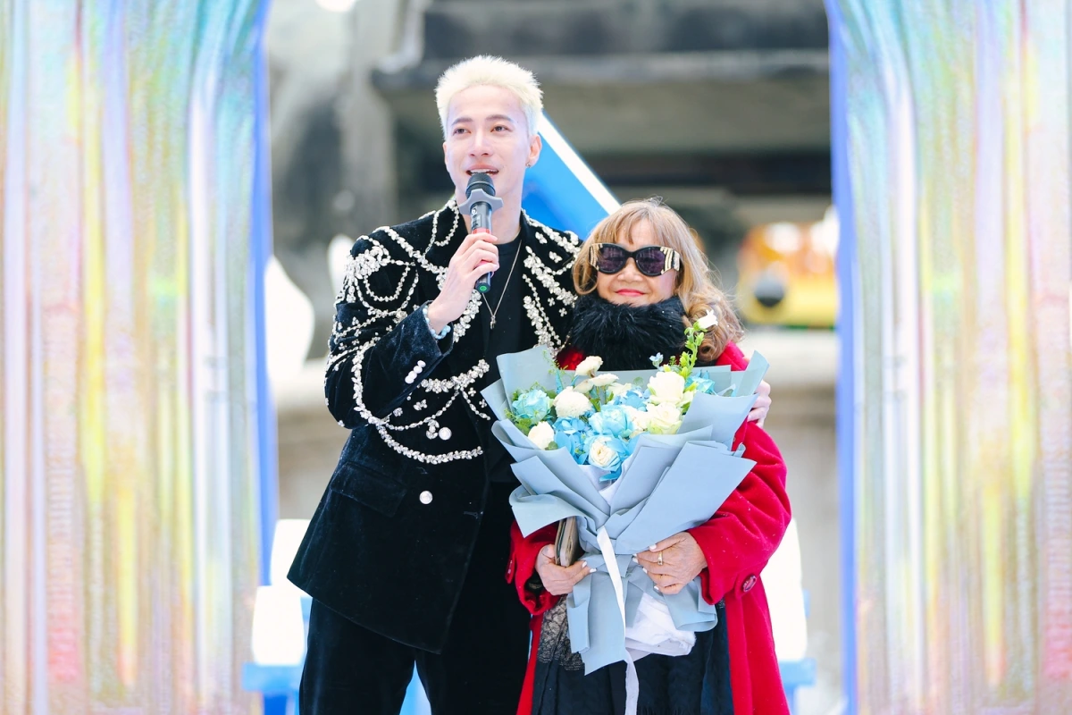 S.T Sơn Thạch được mẹ đồng hành trong chặng đường theo đuổi đam mê nghệ thuật.