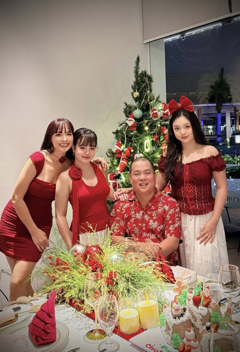 Vợ chồng Minh Khang và Thúy Hạnh cho các con học tập ở trường quốc tế.