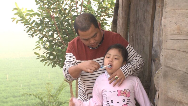 Nhạc sĩ Minh Khang và Suti được khán giả yêu mến trong “Bố ơi! Mình đi đâu thế”.