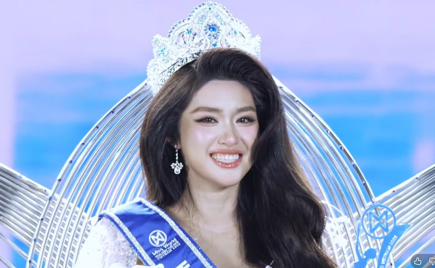 Hoa hậu Phan Phương Oanh sở hữu nền tảng học vấn tốt.