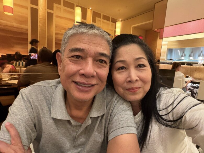 Nữ nghệ sĩ U60 vẫn thích dựa dẫm bạn đời, lãng mạn gọi là “chồng yêu”.