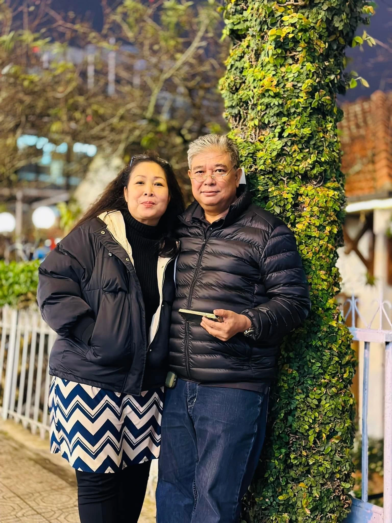 Vợ chồng NSND Hồng Vân “giữ lửa” hôn nhân bằng sự trách nhiệm, minh bạch với nhau.