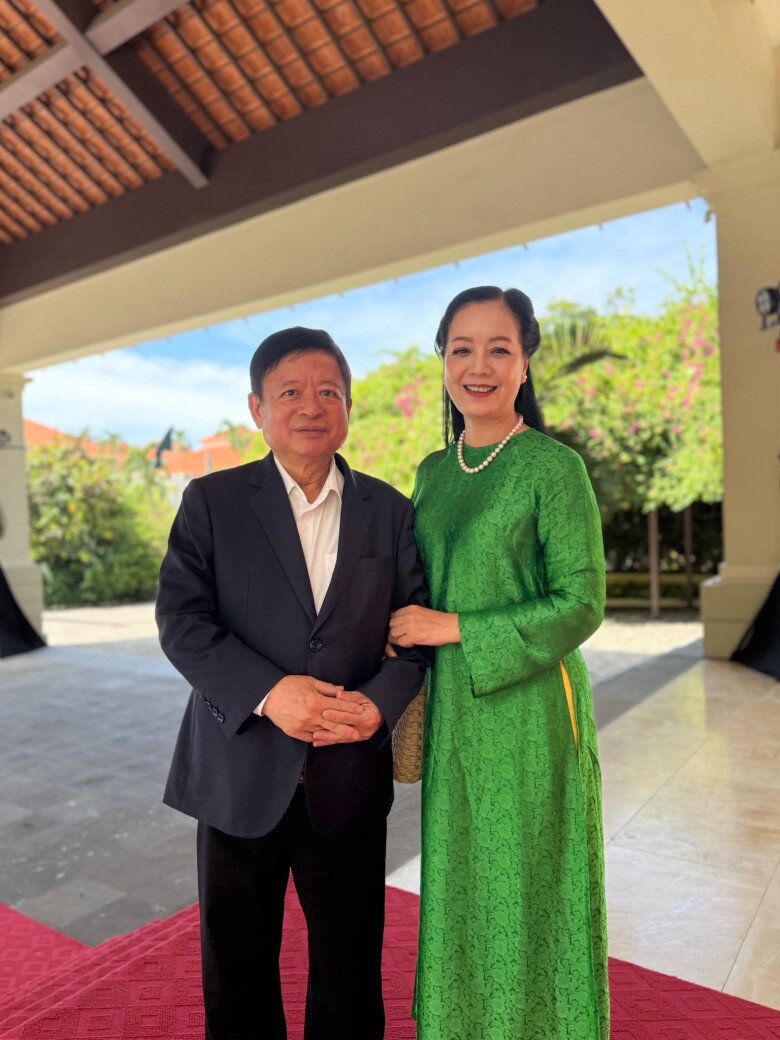 Cặp đôi luôn đồng hành, ủng hộ đối phương từ công việc đến cuộc sống.