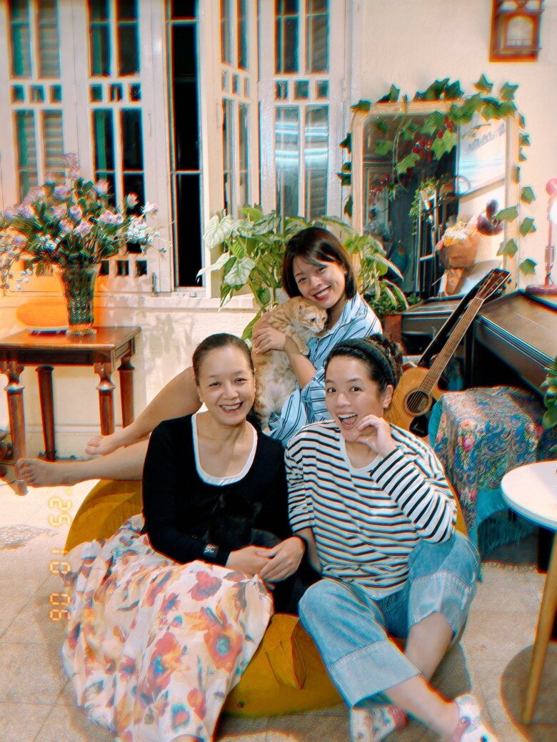 2 cô con gái thừa hưởng trọn vẹn nét đẹp của NSƯT Chiều Xuân.