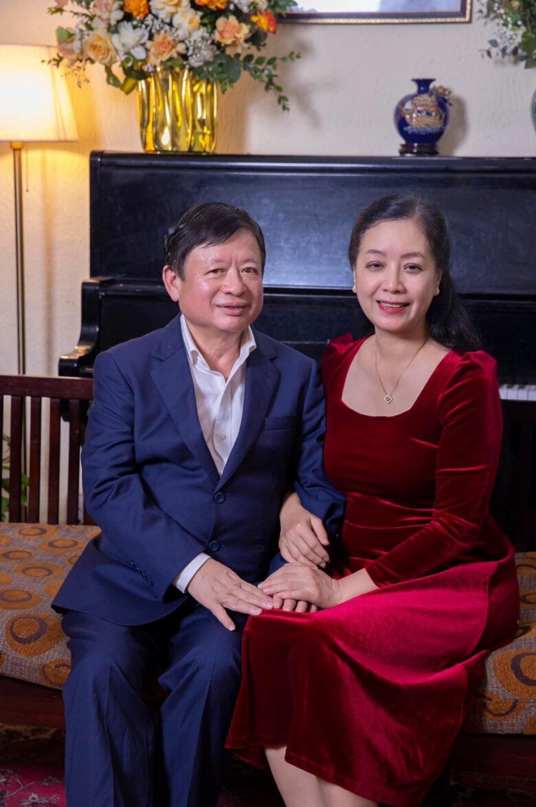 Vợ chồng NSƯT Chiều Xuân hạnh phúc mặn nồng sau gần 4 thập kỷ bên nhau.