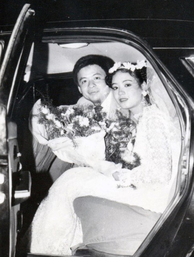 Vợ chồng NSƯT Chiều Xuân và nhạc sĩ Đỗ Hồng Quân làm đám cưới chỉ sau 6 tháng yêu nhau.