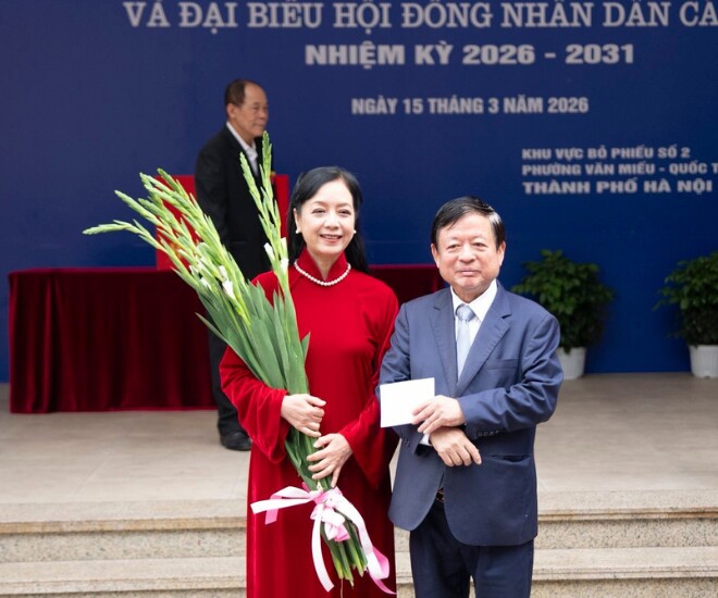 Vợ chồng NSƯT Chiều Xuân và nhạc sĩ Đỗ Hồng Quân kỷ niệm 39 năm ngày cưới ngay đúng dịp bầu cử.