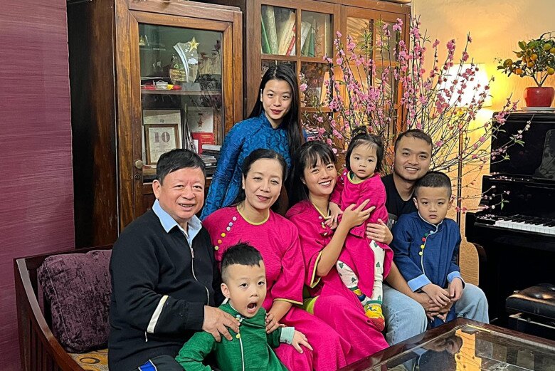 Gia đình hạnh phúc của NSƯT Chiều Xuân và nhạc sĩ Đỗ Hồng Quân.