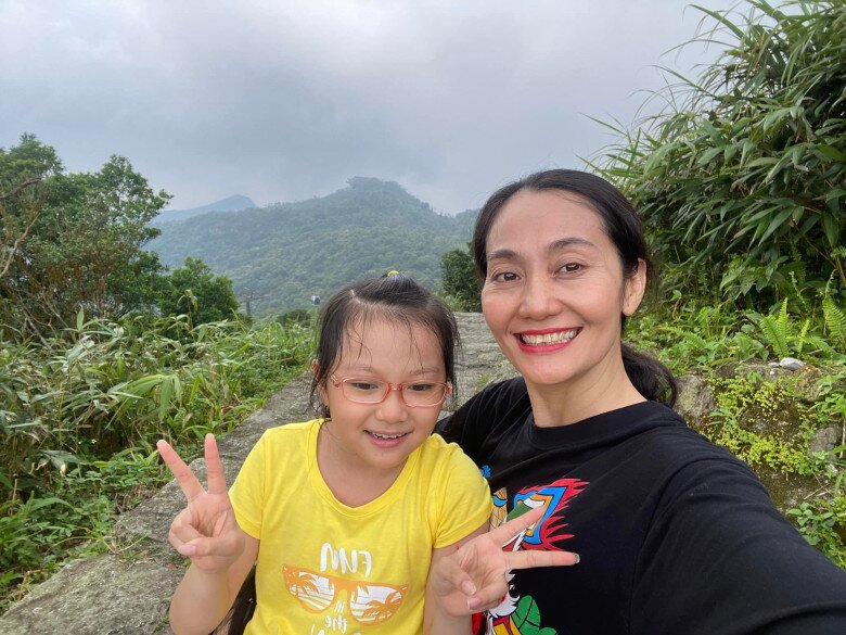 NSƯT Hạnh Thúy làm bạn với con, luôn chia sẻ mọi thứ.