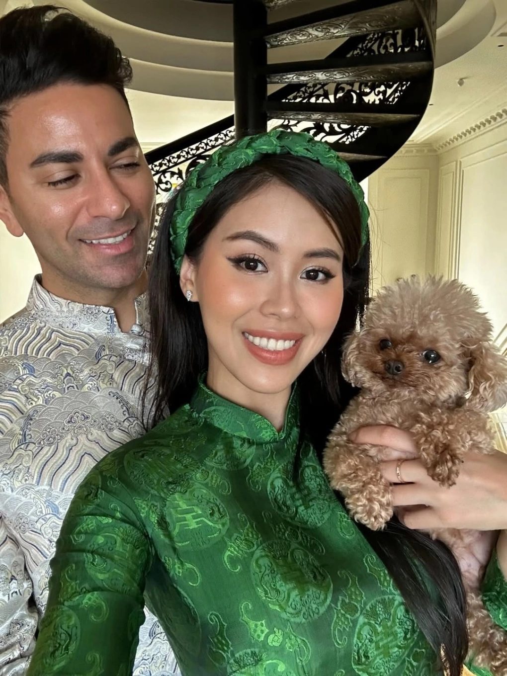 Vợ chồng Tiên Nguyễn - Justin Cohen có tổ ấm riêng nhưng đã hứa trong ngày cưới sẽ thường xuyên về thăm, ăn cơm cùng bố mẹ. Sau khi kết hôn, con gái vua hàng hiệu vẫn giữ trọng trách trong tập đoàn của gia đình còn ông xã phát triển sự nghiệp riêng trong lĩnh vực truyền thông, quảng cáo.