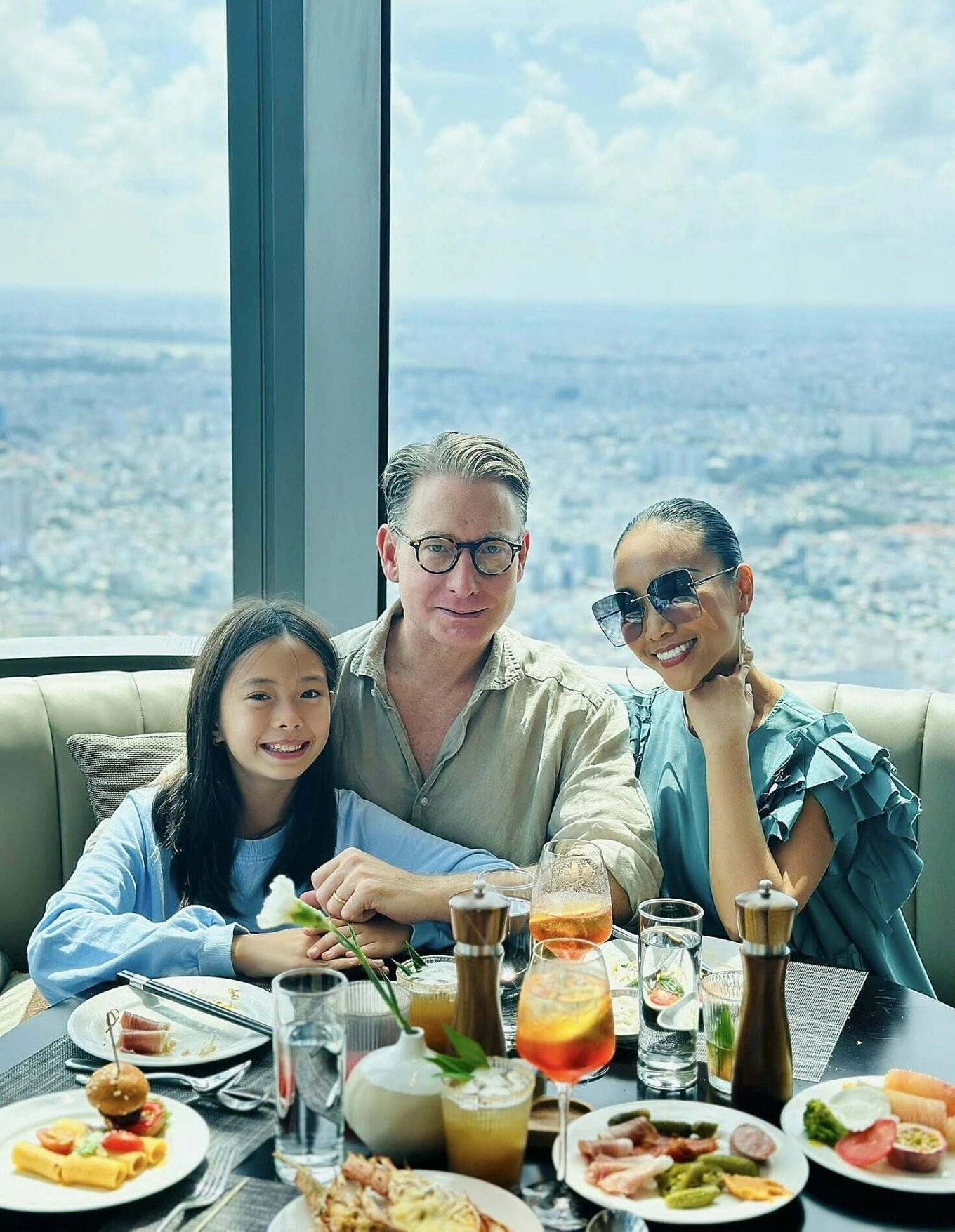 Đoan Trang và ông xã ủng hộ đam mê nghệ thuật của ái nữ.