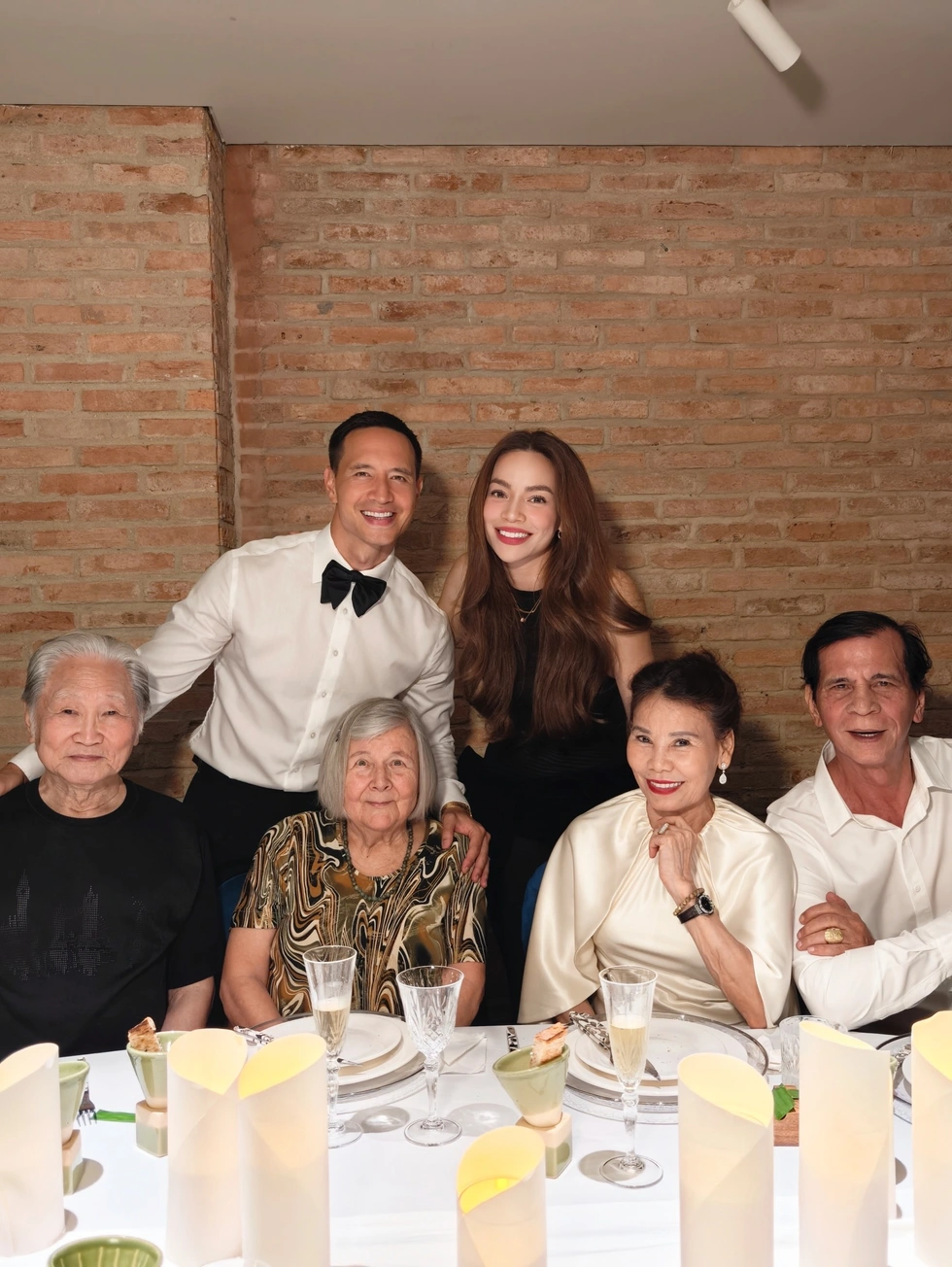 Bố mẹ của Hồ Ngọc Hà rất thân thiết với ông bà sui gia.