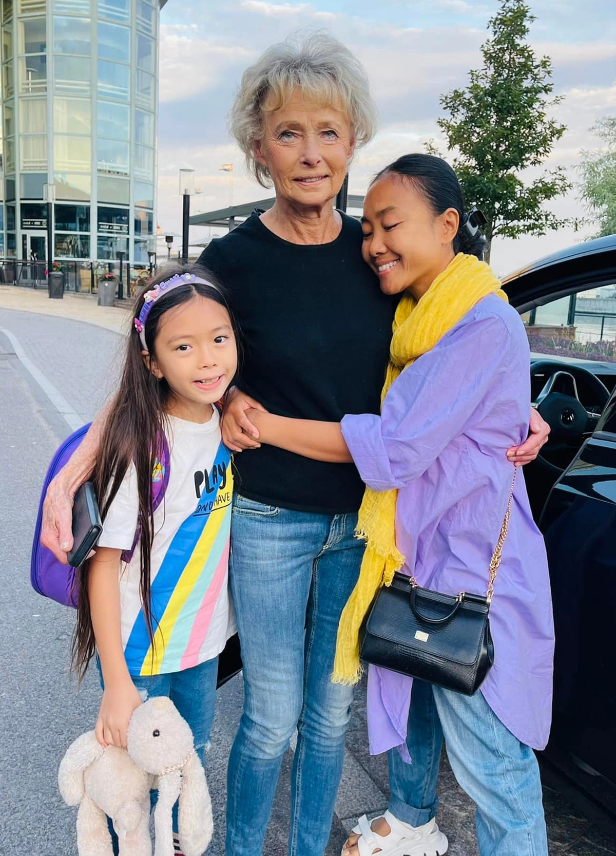 Nữ ca sĩ dành nhiều lời khen, bày tỏ sự ngưỡng mộ với mẹ chồng.