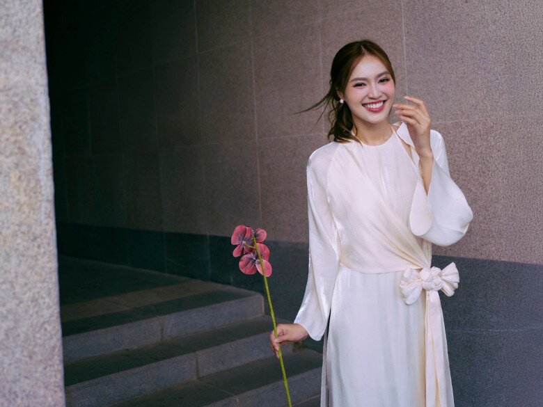 Ninh Dương Lan Ngọc trả lời câu hỏi này rằng: “Với tôi, có rực rỡ hay không là do cách đi của mình. Đặc biệt hơn là cách sống của mình thế nào trong cuộc đời này. Nếu mỗi ngày là niềm vui, thì đó đã là 1 ngày rực rỡ”.