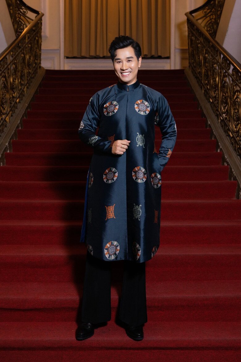 MC Nguyên Khang thì nêu quan điểm: “Rực rỡ không chỉ là toả sáng, hào quang hay thành công ở chốn đông người. Rực rỡ là cách hài lòng với chính những nỗ lực trong hành trình mình đi qua, dù người chứng kiến chỉ có bản thân. Hãy bắt đầu bằng những bước đi nhỏ nhất, cố gắng từng chút một, đến lúc nhìn lại, sự rực rỡ có được chính là vinh quang. Chúng ta chỉ ‘đánh mất’ hay ‘lỡ mất’ rực rỡ ấy khi chúng ta từ bỏ cố gắng”.