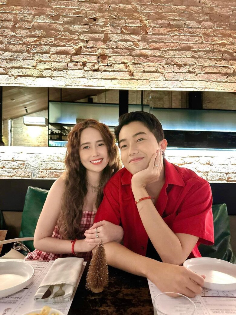 “Rực rỡ không nhất thiết phải là đứng ở nơi cao nhất, mà là khi nhìn lại hành trình của mình và biết rằng: Mình đã cố gắng thật nhiều. Và chỉ cần như vậy thôi, mỗi người đã là phiên bản rực rỡ nhất của chính mình rồi”, Cris Phan chia sẻ thêm.