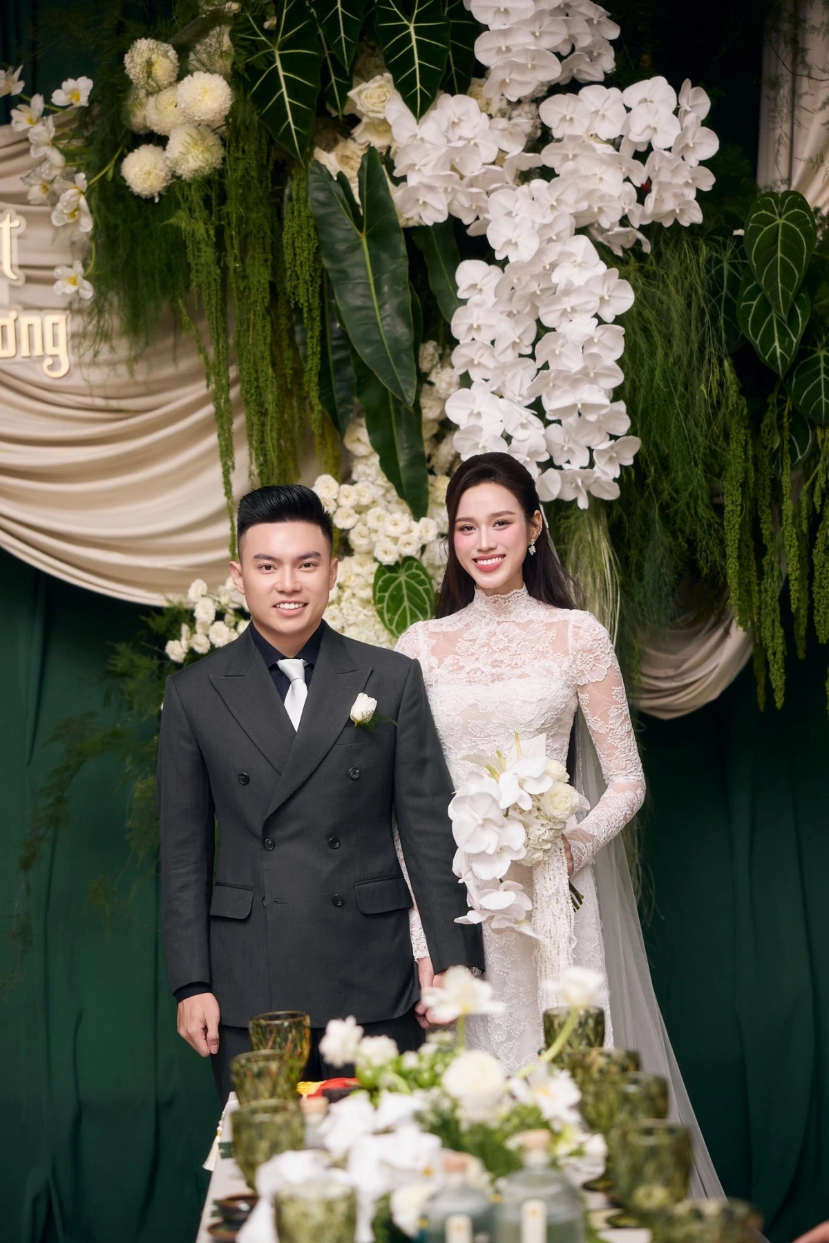 Đám cưới linh đình của Hoa hậu Đỗ Thị Hà và thiếu gia Viết Vương thu hút sự quan tâm từ khán giả.